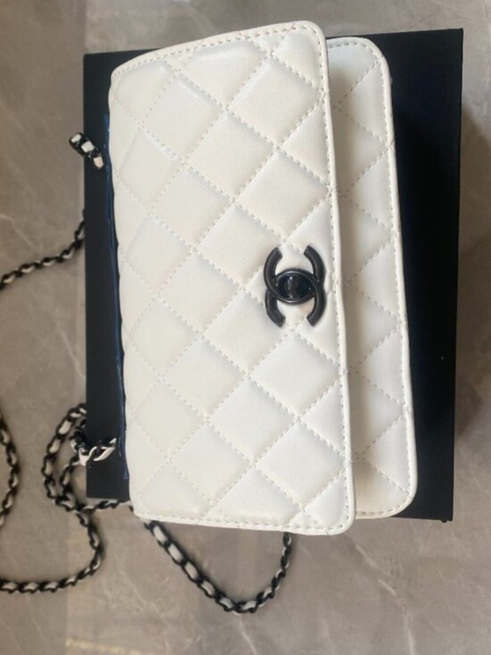 Chanel diamond-pattern crossbody bag or shoulder bag